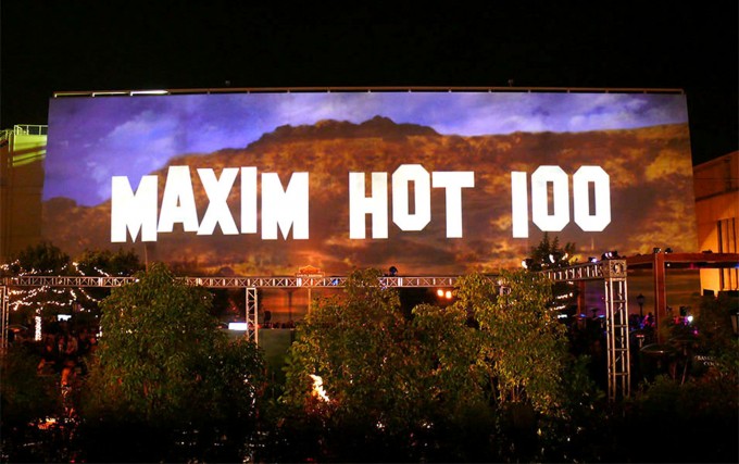 FELIX LIGHTING, 10,000 Square Foot Projection FELIX LIGHTING, 10,000 Square Foot Projection